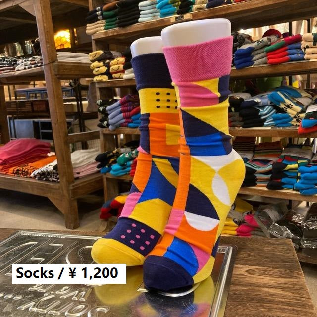 TOPANGA SOCKS Lady's　アシンメトリーソックス　ジオメトリック　カラフル　サークル　レトロ　図形　ファッション　レディース　靴下　ユニーク　プチギフト