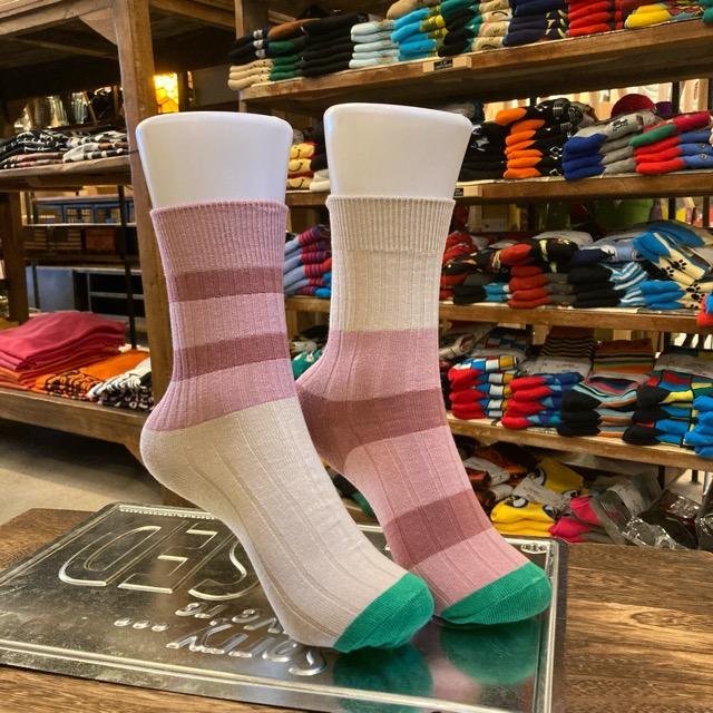 TOPANGA SOCKS Lady's　バイカラーアシンメトリーリブソックス　ピンク×ベージュ×グリーン　ボーダー　ファッション　レディース　靴下　ユニーク　プチギフト