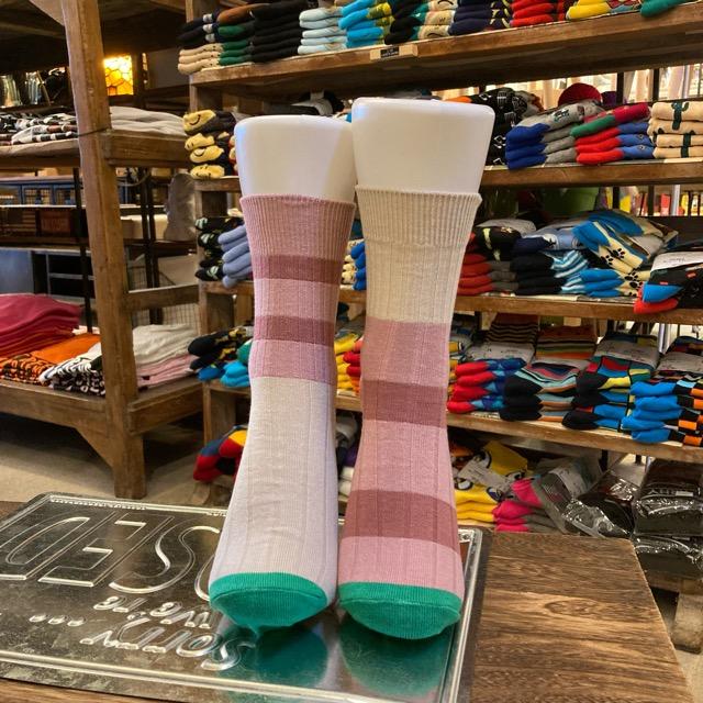 TOPANGA SOCKS Lady's　バイカラーアシンメトリーリブソックス　ピンク×ベージュ×グリーン　ボーダー　ファッション　レディース　靴下　ユニーク　プチギフト