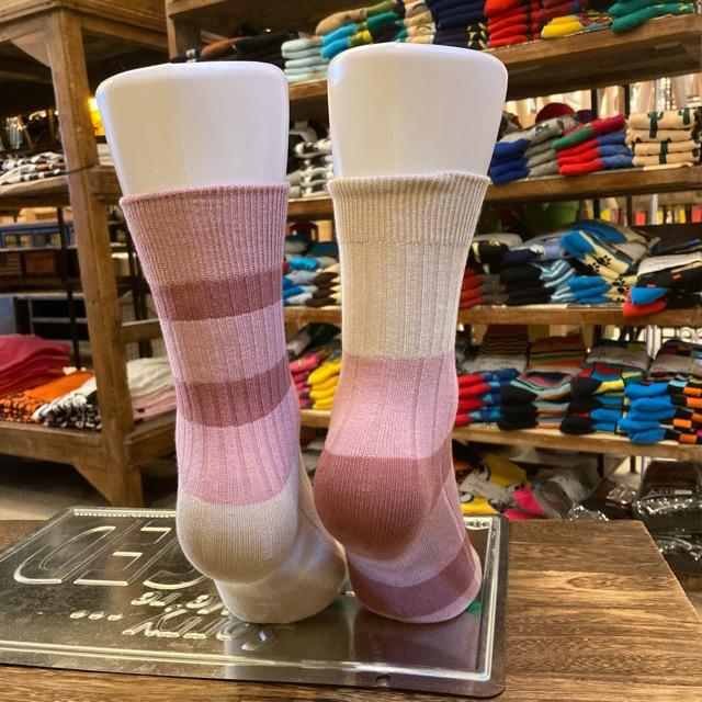 TOPANGA SOCKS Lady's　バイカラーアシンメトリーリブソックス　ピンク×ベージュ×グリーン　ボーダー　ファッション　レディース　靴下　ユニーク　プチギフト