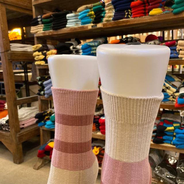 TOPANGA SOCKS Lady's　バイカラーアシンメトリーリブソックス　ピンク×ベージュ×グリーン　ボーダー　ファッション　レディース　靴下　ユニーク　プチギフト