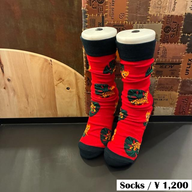 TOPANGA SOCKS Lady's Art Socks Leopard and Monstera Red