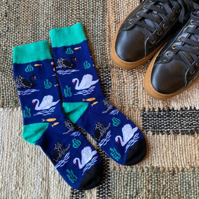 TOPANGA SOCKS Men's　スワンソックス　ネイビー　白鳥　黒鳥　湖　靴下　メンズソックス　派手ソックス　　動物ソックス　プチギフト