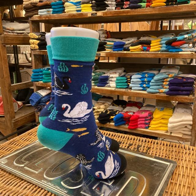 TOPANGA SOCKS Men's　スワンソックス　ネイビー　白鳥　黒鳥　湖　靴下　メンズソックス　派手ソックス　　動物ソックス　プチギフト