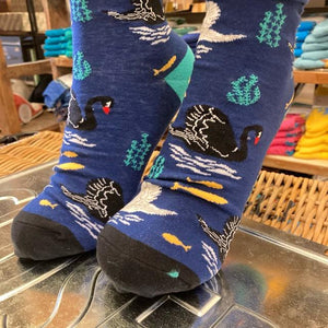 TOPANGA SOCKS Men's　スワンソックス　ネイビー　白鳥　黒鳥　湖　靴下　メンズソックス　派手ソックス　　動物ソックス　プチギフト