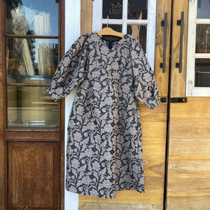PARIS DE AOUNE Puffy jacquard V-neck tuck dress Beige jacquard Formal dress Military flare dress