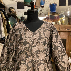PARIS DE AOUNE Puffy jacquard V-neck tuck dress Beige jacquard Formal dress Military flare dress