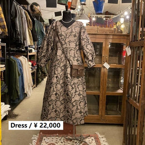 PARIS DE AOUNE Puffy jacquard V-neck tuck dress Beige jacquard Formal dress Military flare dress
