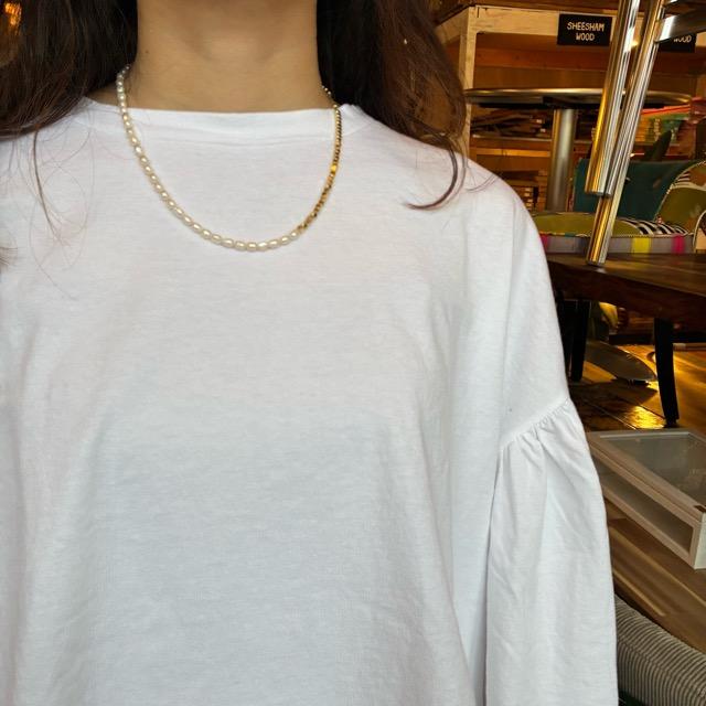 UNIVERSAL SEVEN All-USA Cotton Cuff Gathered Pullover in White, White, Long Sleeve T-Shirt with Puff Sleeves