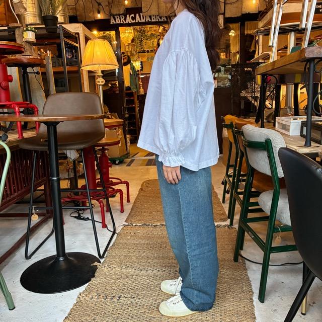 UNIVERSAL SEVEN All-USA Cotton Cuff Gathered Pullover in White, White, Long Sleeve T-Shirt with Puff Sleeves