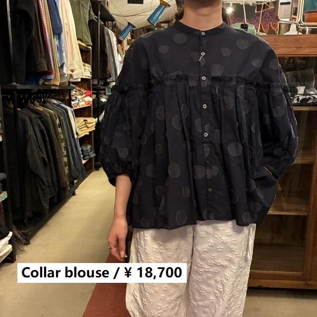 UNIVERSAL TISSU　ユニヴァーサルティシュ　東炊きドットジャガードバンドカラーブラウス　ネイビー×クロドット　シャツ　羽織　コットン　リネン
