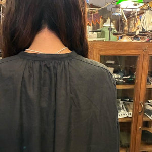 UNIVERSAL TISSU　ユニヴァーサルティシュ　ジャガード織ハンターカモVネックワンピース　ネイビーカモフラ　ロング　UNIVERSAL TISSU　ドレス　日本製　