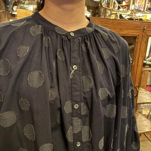 UNIVERSAL TISSU　ユニヴァーサルティシュ　東炊きドットジャガードシャツドレス　ネイビー×クロドット　ワンピース　ロングジャケット　コットン　リネン