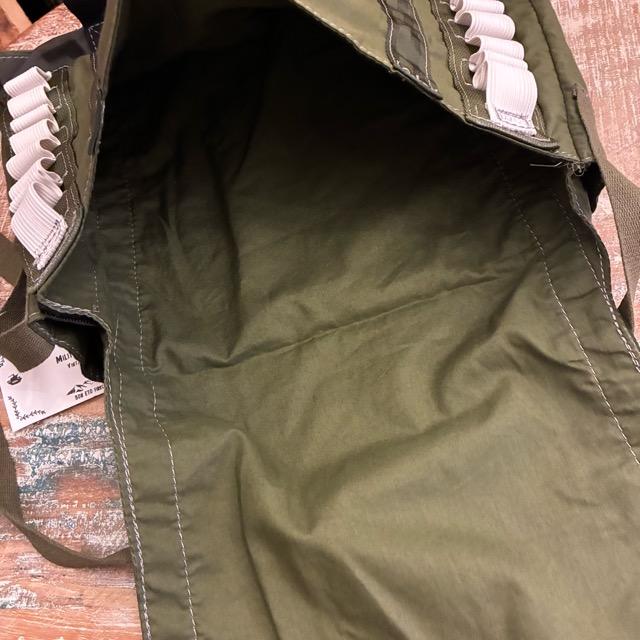 フランス　パラシュートホルダー サコッシュ　リメイク　ファッション　バッグ　ショルダーバッグ　軍物　ミリタリー　小物　ポシェット　ポーチ　お散歩バッグ