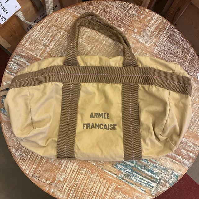 フランスタイプ　パラシュートバッグ　S　"ARMEE FRANCAISE"　カーキ　ボストンバッグ　ハンドバッグ　リプロダクト　軍物　ミリタリー　レプリカ　ロゴ