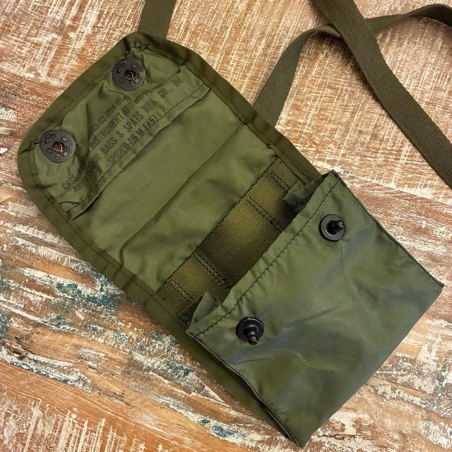 アメリカ　ファーストエイドキット ショルダーポーチ　軍物　ミリタリー　ショルダーバッグ　ポーチ　US　デッドストック