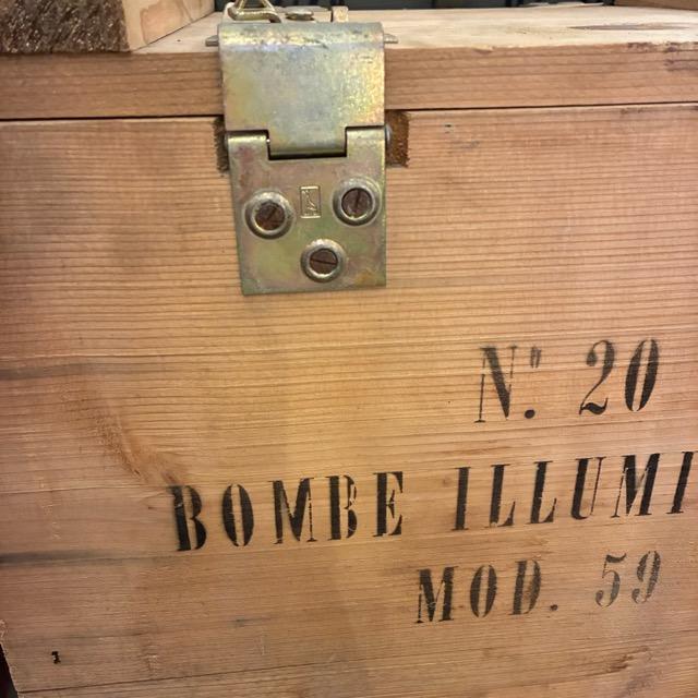 イタリア軍　BOMBE ILLUMINANTI　イルミナティ ウッドボックス　家具　インテリア　収納　軍物　ウッド　木箱　小物入れ　オリーブ　ガレージ　工具箱　ボム　