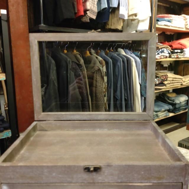 Detende Chest Wood Iron Glass Antique Retrospective Accessory Jewelry Display　