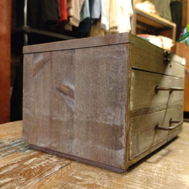 Detende Chest Wood Iron Glass Antique Retrospective Accessory Jewelry Display　