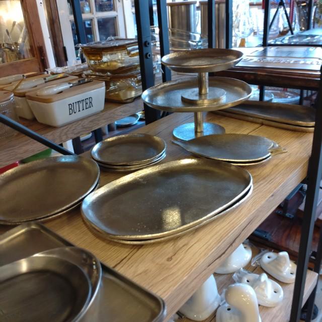 インド　アルミスタンドトレイ　L　トレー　小物入れ　アルミニウム 　灰皿　アクセサリー　キートレイ 　物置き　鍵置き　プレゼント　ギフト