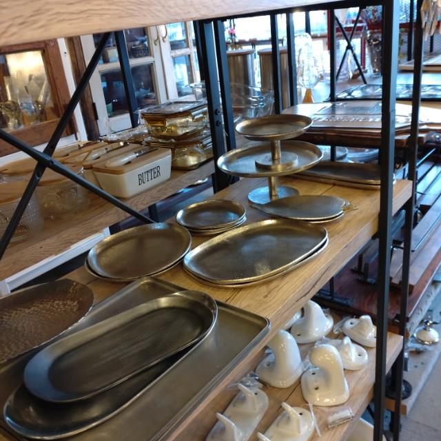 インド　アルミスタンドトレイ　L　トレー　小物入れ　アルミニウム 　灰皿　アクセサリー　キートレイ 　物置き　鍵置き　プレゼント　ギフト