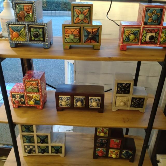 INDIA　BLUE POTTERY　3DRAWERS CHEST　２COLORS IN TOTAL　DRAWER　OBJECT　ENTRANCE STORAGE　MEHNDI ART　KEY CASE　SEAL HOLDER　