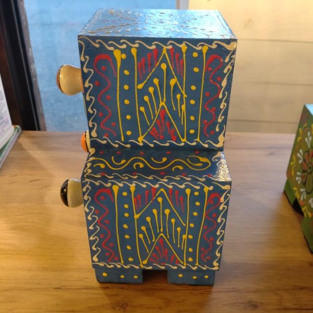 INDIA　BLUE POTTERY　3DRAWERS CHEST　２COLORS IN TOTAL　DRAWER　OBJECT　ENTRANCE STORAGE　MEHNDI ART　KEY CASE　SEAL HOLDER　
