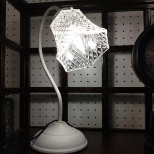 Touch-sensitive table lamp, OF-069, suitable for desks, tabletops, and interior furnishings. White, antique finish.