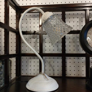 Touch-sensitive table lamp, OF-069, suitable for desks, tabletops, and interior furnishings. White, antique finish.