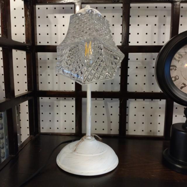 Touch-sensitive table lamp, OF-069, suitable for desks, tabletops, and interior furnishings. White, antique finish.