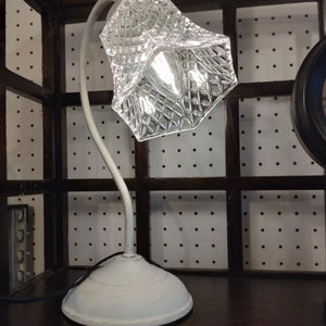 Touch-sensitive table lamp, OF-069, suitable for desks, tabletops, and interior furnishings. White, antique finish.