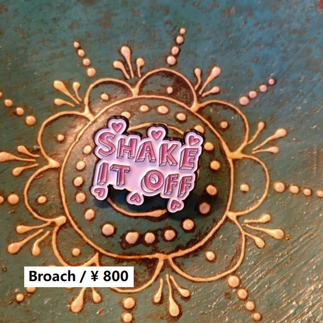 TOPANGA Jewelry　ピンブローチ　SHAKE IT　OFF　気にしない！　気にしてなんかいられない！　ポジティブメッセージ