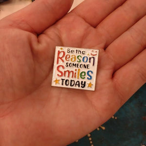 TOPANGA Jewelry　ピンブローチ　Be　the Reason SOMEONE Smiles TODAY　 誰かを笑顔にする一日にしよう！　ポジティブメッセージ