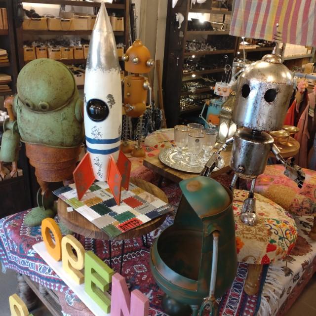 GARDEN OBJECT SPACE SUTTLE （with Soler light) ROCKET　GARDENLIGHT HANDMADE 　ANTIQUE　VINTAGE　RETRO