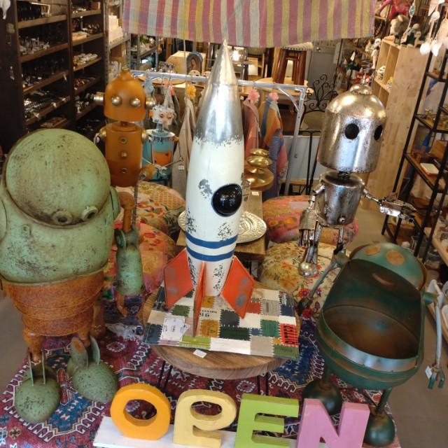 GARDEN OBJECT SPACE SUTTLE （with Soler light) ROCKET　GARDENLIGHT HANDMADE 　ANTIQUE　VINTAGE　RETRO