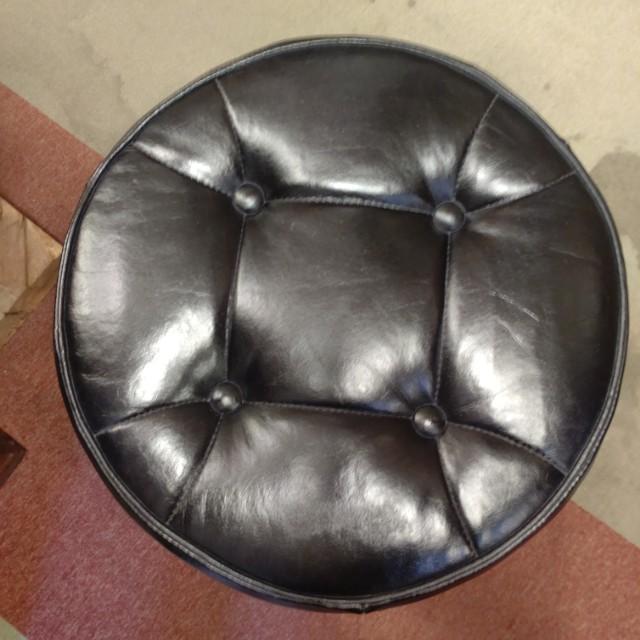 LEATHER　WOODEN　ROUND STOOL　　Cow Leather Genuine Leather Mango Wood