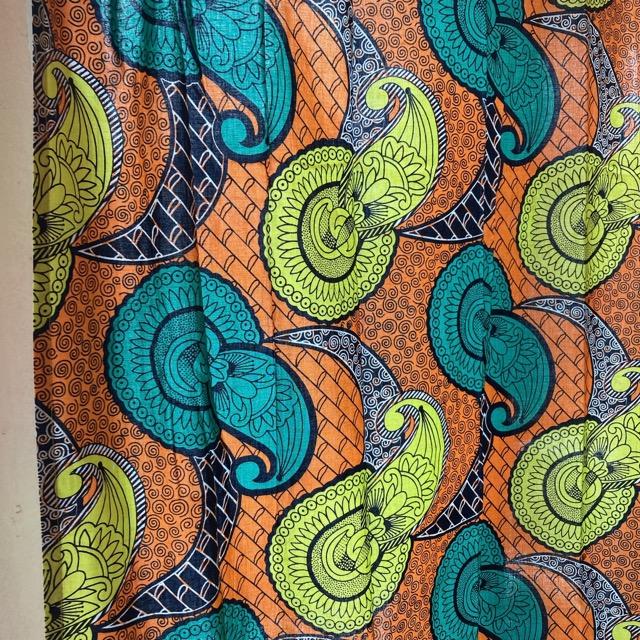 アフリカンバティックカーテン　オレンジペイズリー