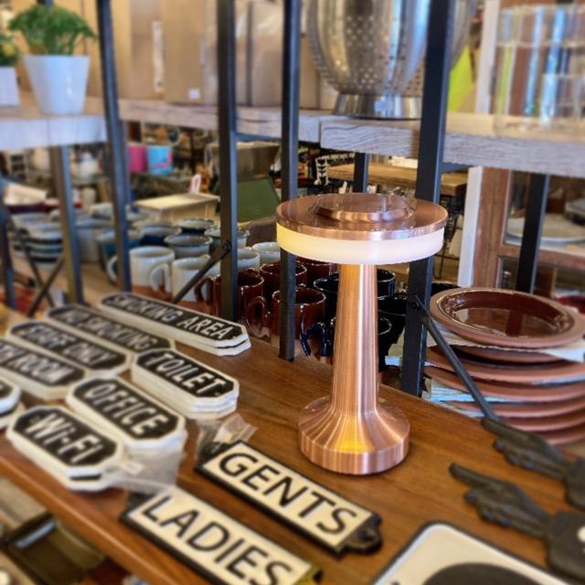 タッチセンサーポータブルランプ　ピンクゴールド