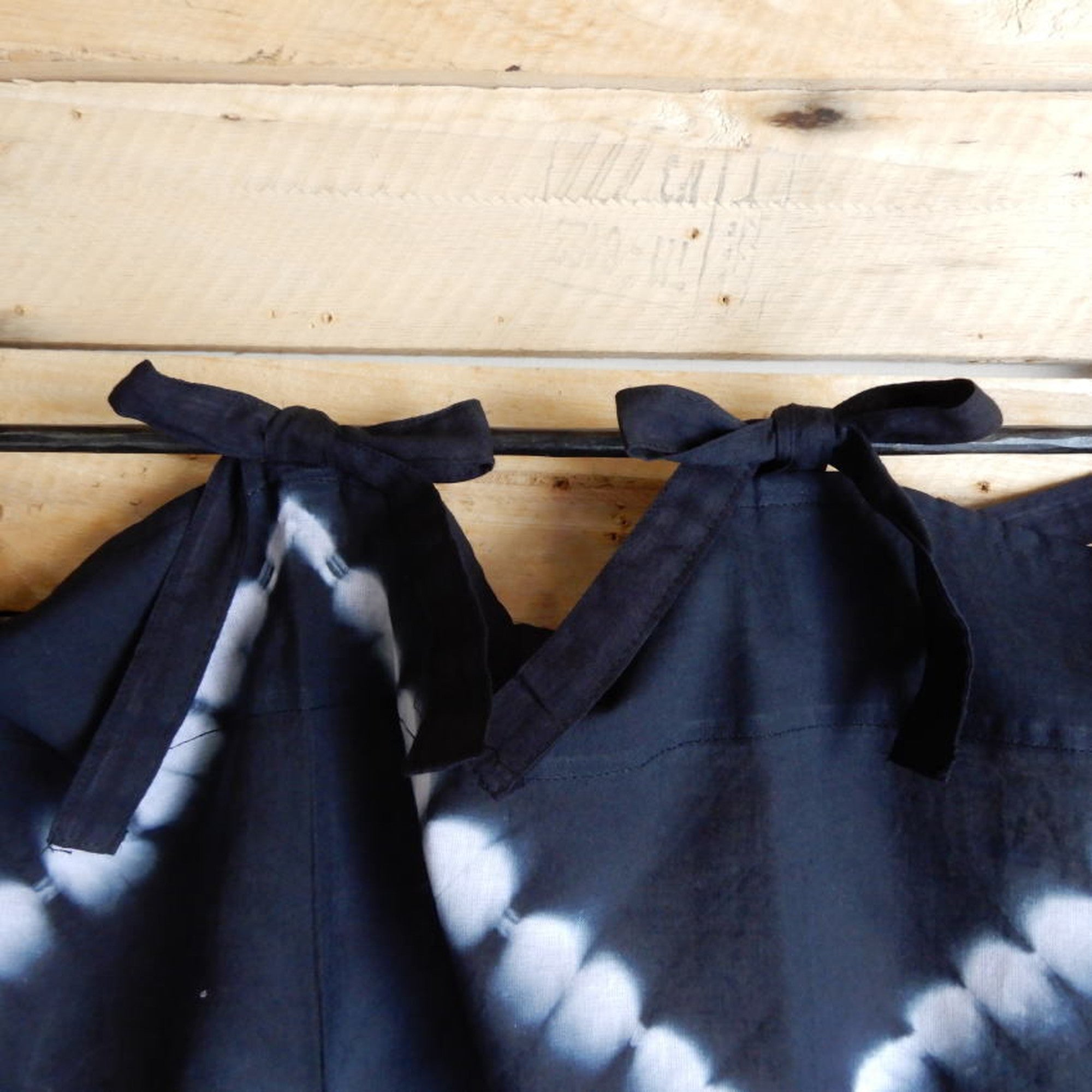 TOPANGA　Shibori　Curtain　シボリカーテン　W110xH90cm　黒