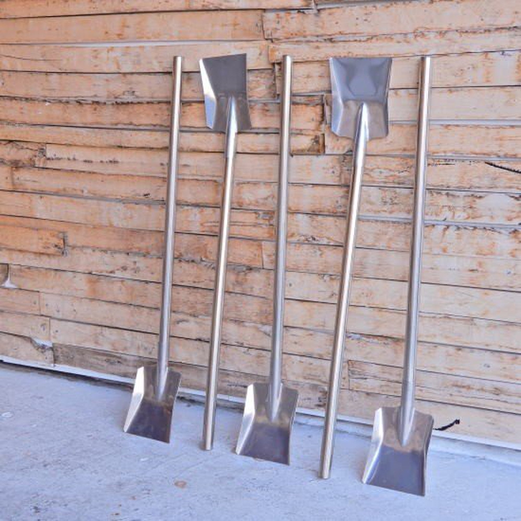 ステンレスのスコップ