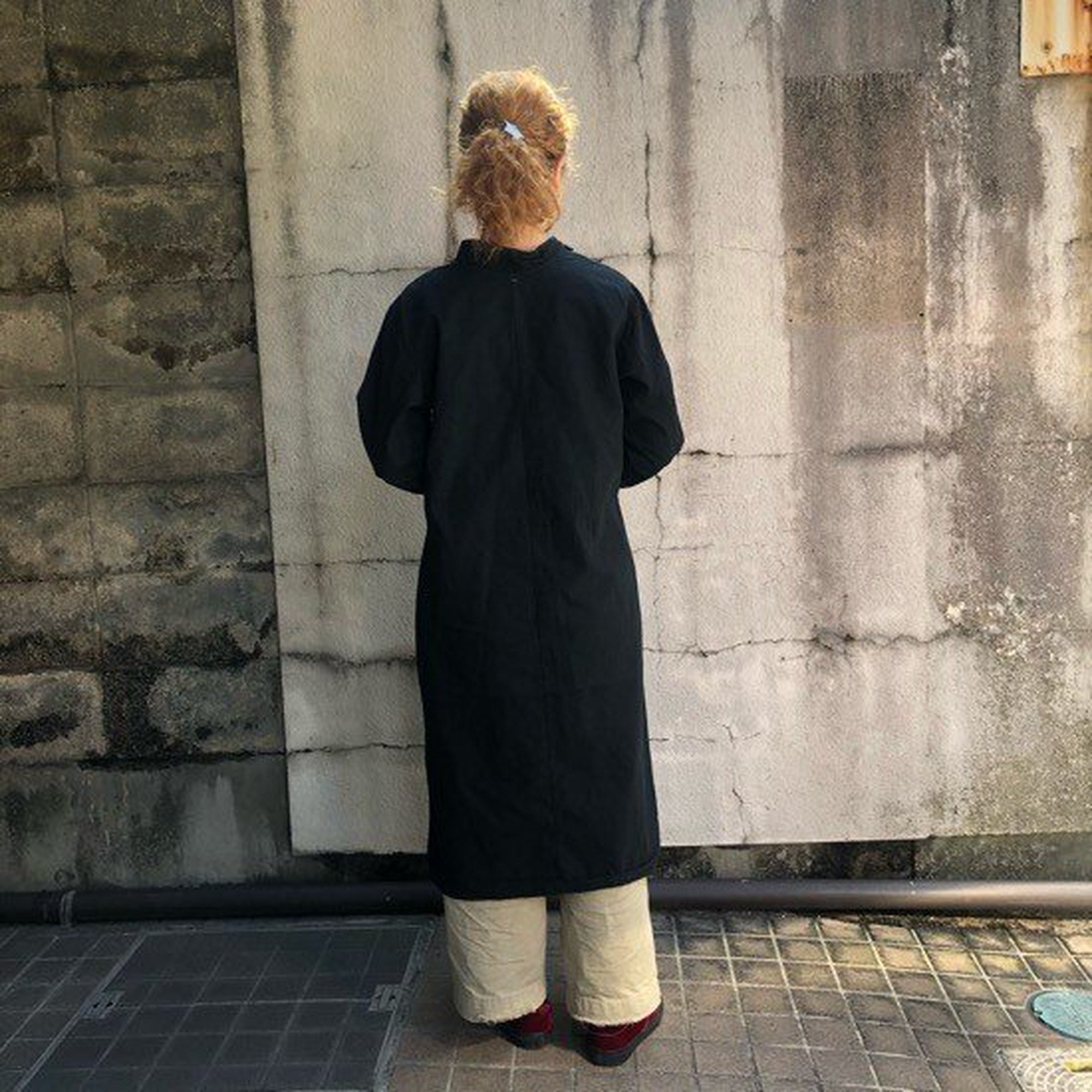 ブルガリア　後染めサージカルガウン　クロ