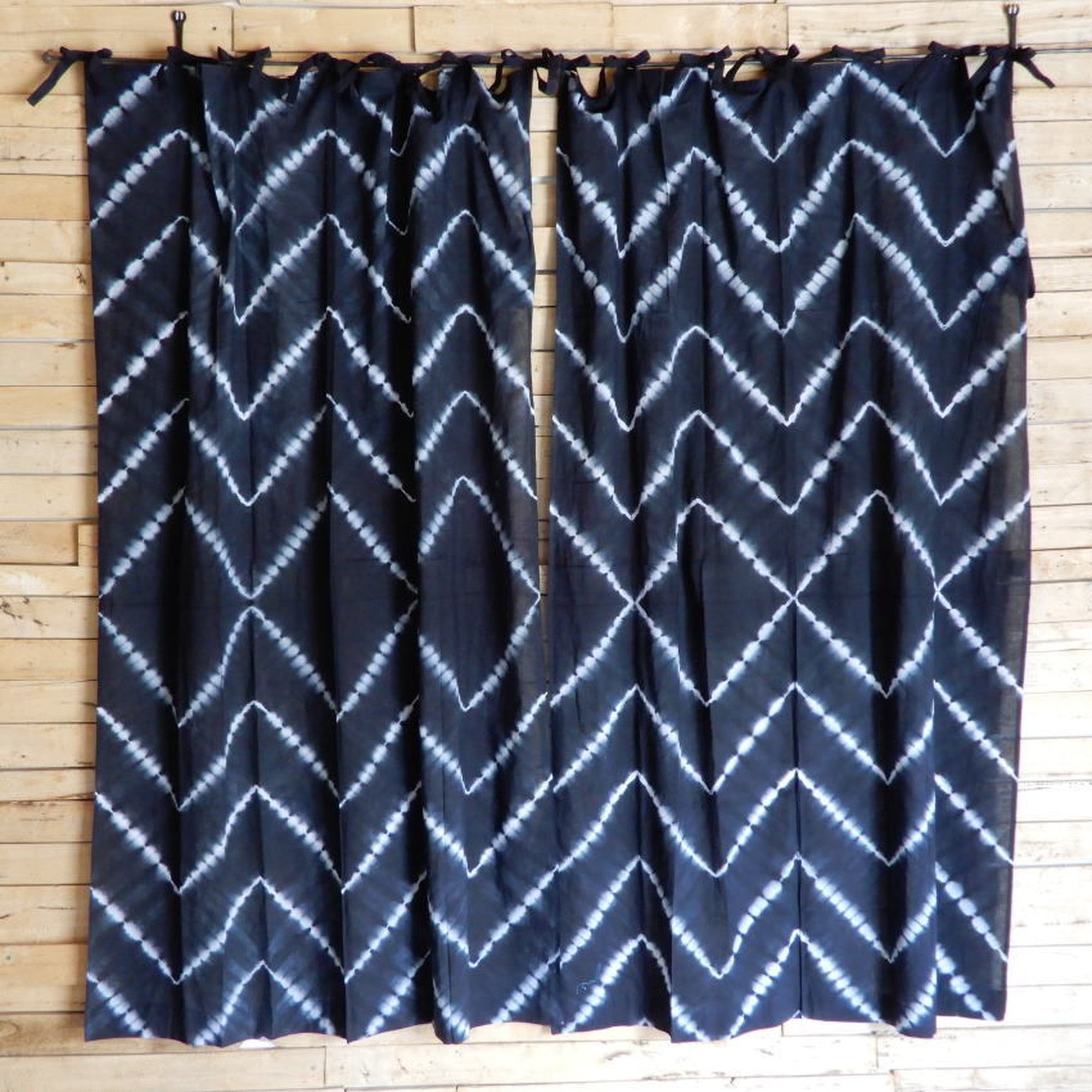 TOPANGA　Shibori　Curtain　シボリカーテン　W110xH180cm　黒