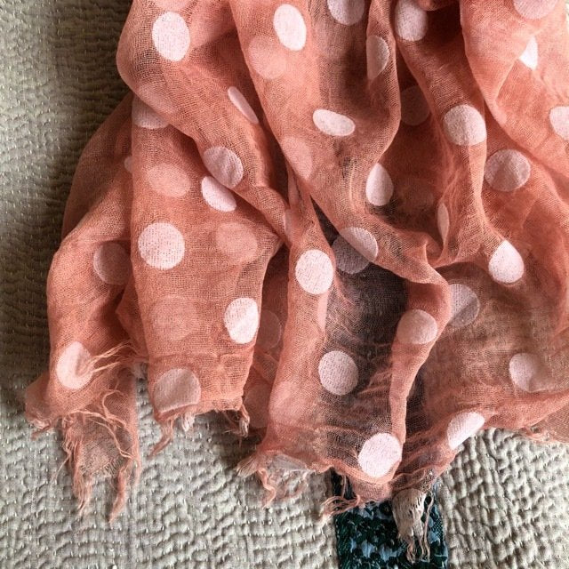 Coin dot large scarf in pink