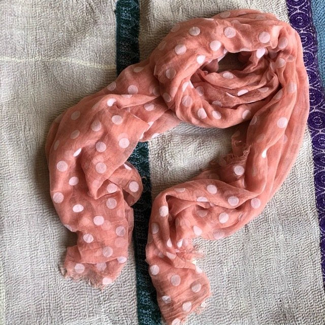 Coin dot large scarf in pink