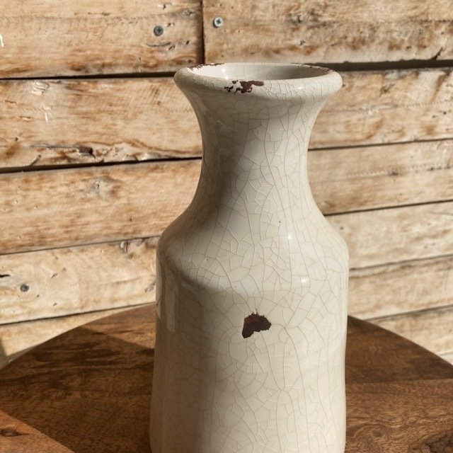 味わい深い陶器の花瓶　ホワイト