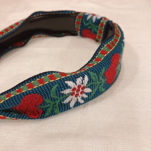 チロリアンテープカチューシャ　ブラックレッド