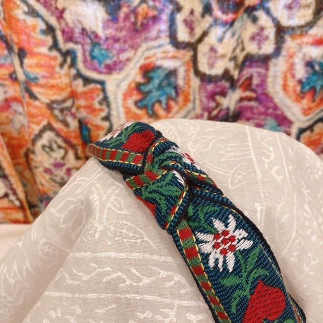 チロリアンテープカチューシャ　ブラックレッド