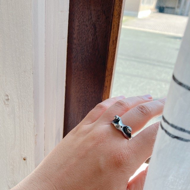 TOPANGA Accessories Frog Ring Dark Silver Size 17