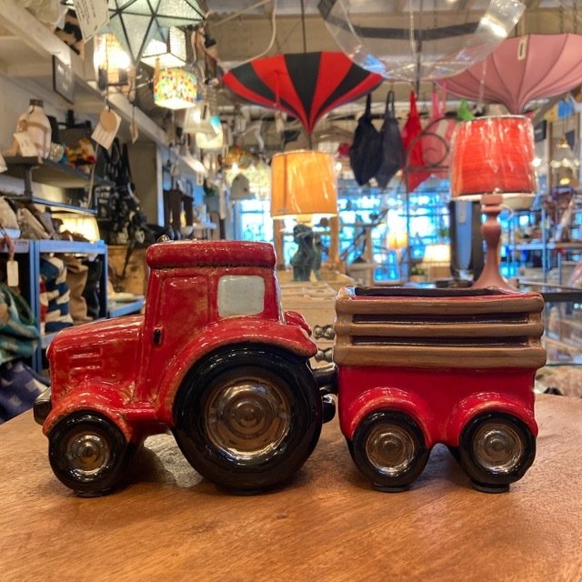 フラワーポット　赤いトラック