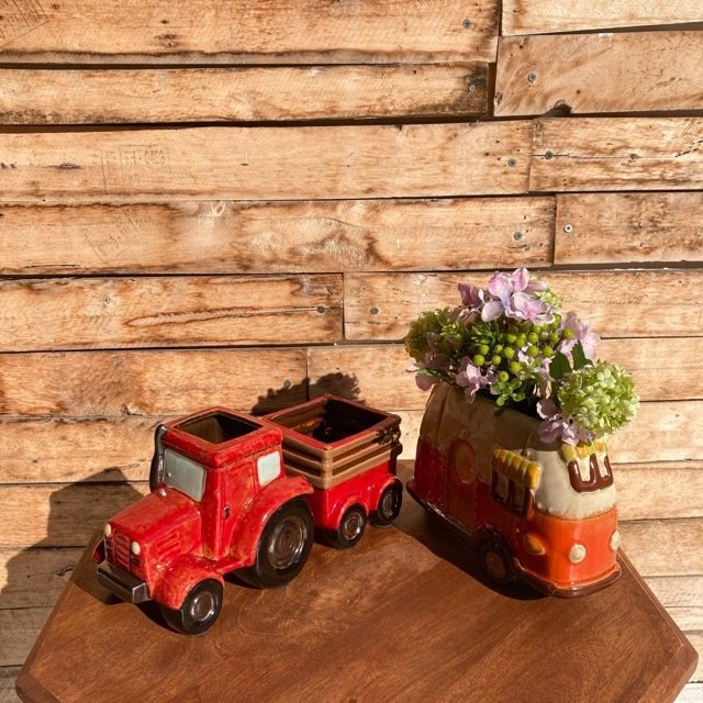 フラワーポット　赤いトラック
